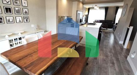 Residential - Single Family Home - Surrey, Canada - Canada