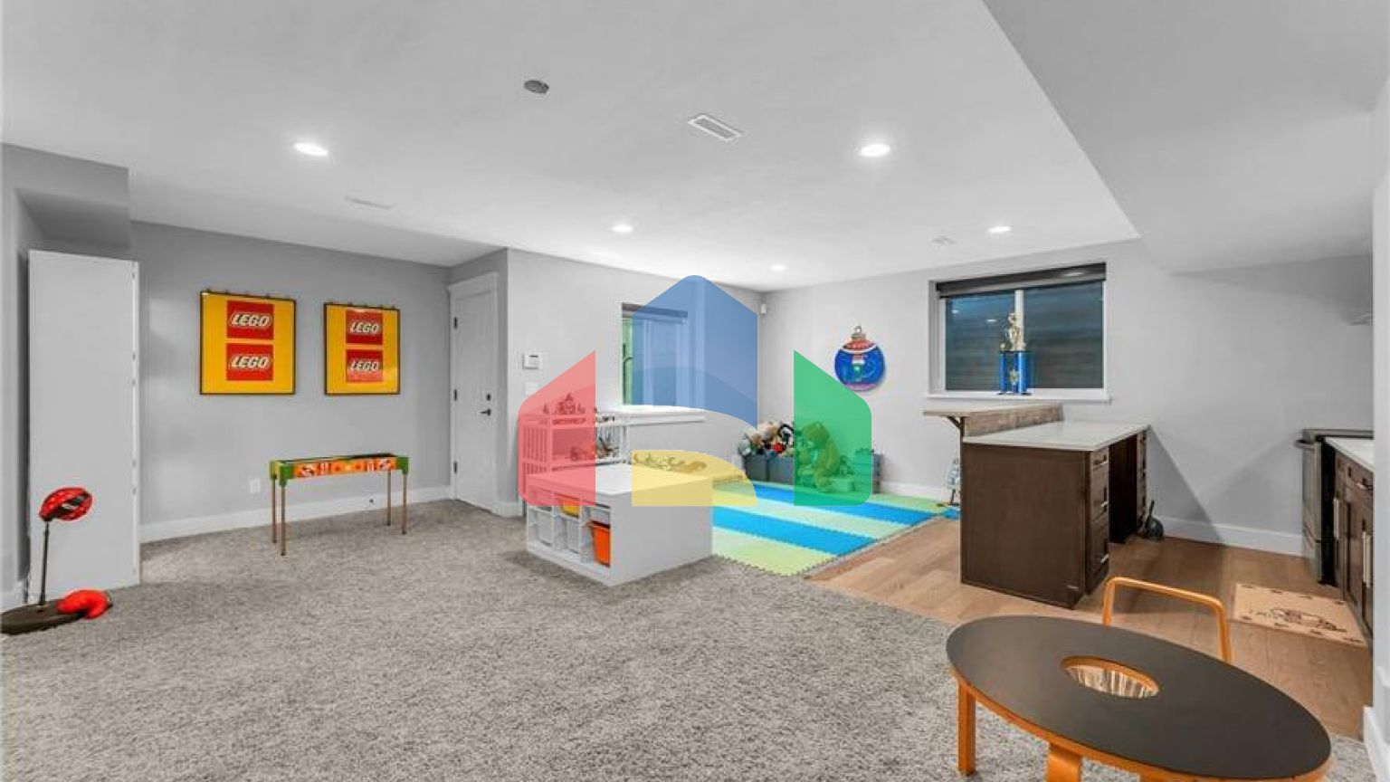 Residential - Single Family Home - Surrey, Canada - Canada