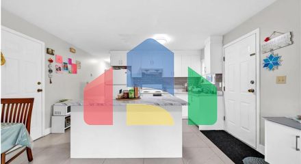 Residential - Single Family Home - Surrey, Canada - Canada