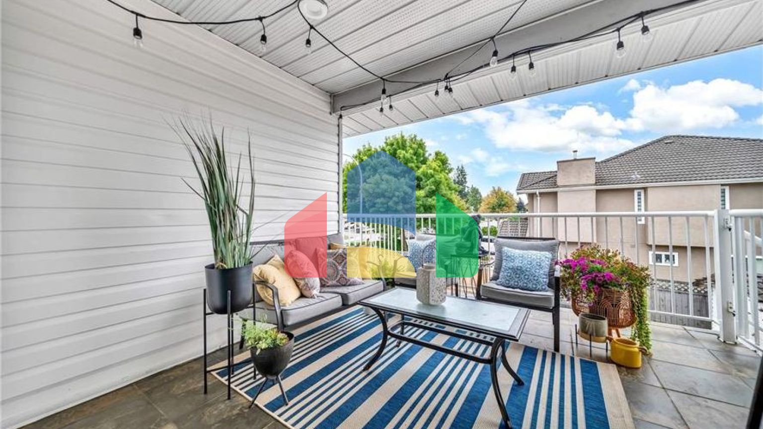 Residential - Single Family Home - Surrey, Canada - Canada