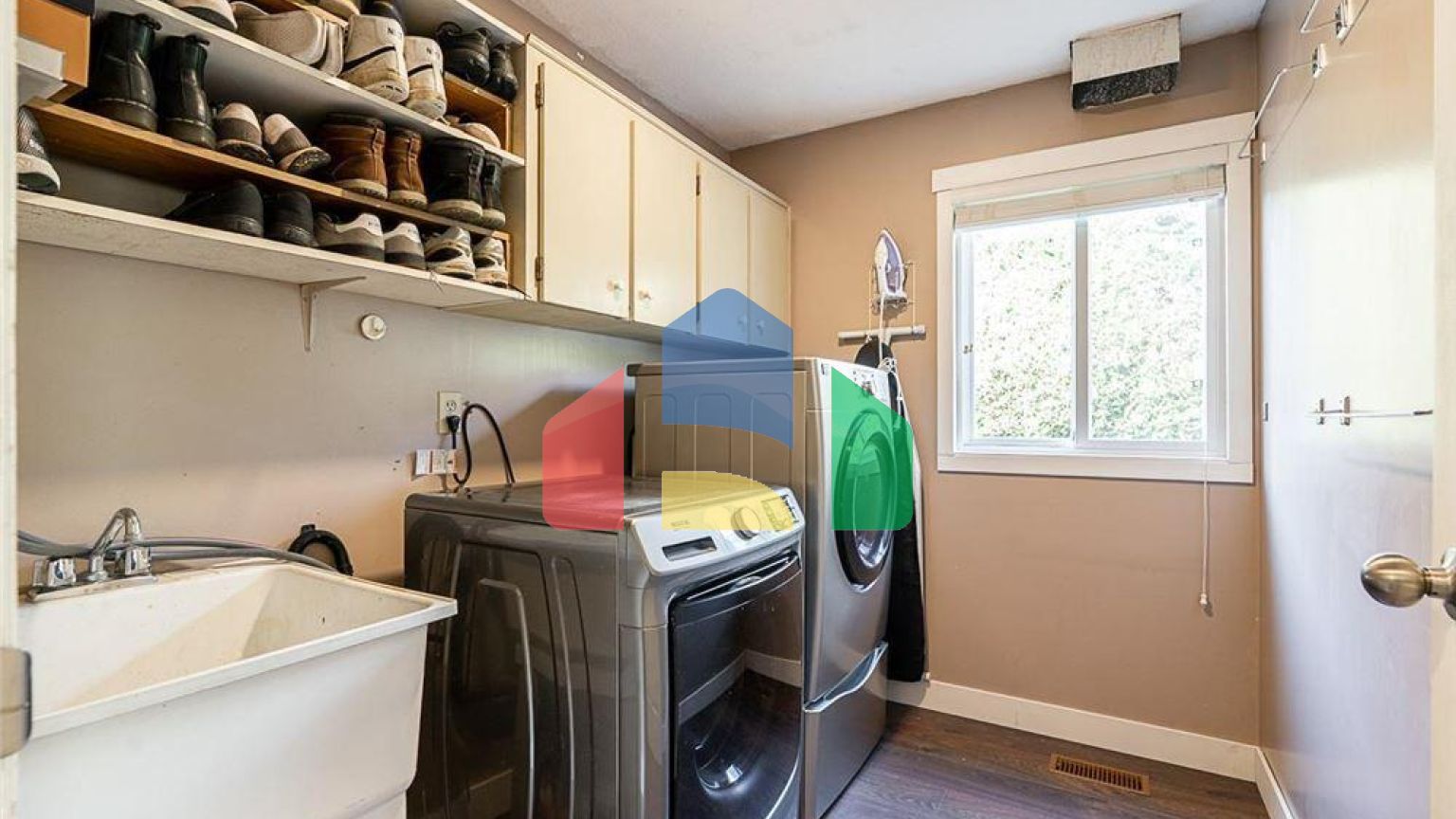 Residential - Single Family Home - Surrey, Canada - Canada