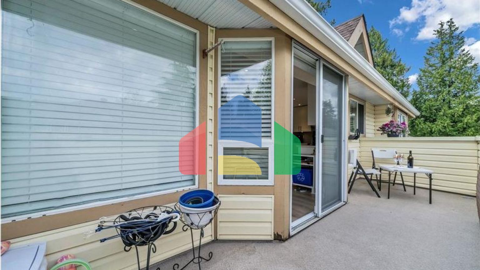 Residential - Condo/Apartment - Surrey, Canada - Canada