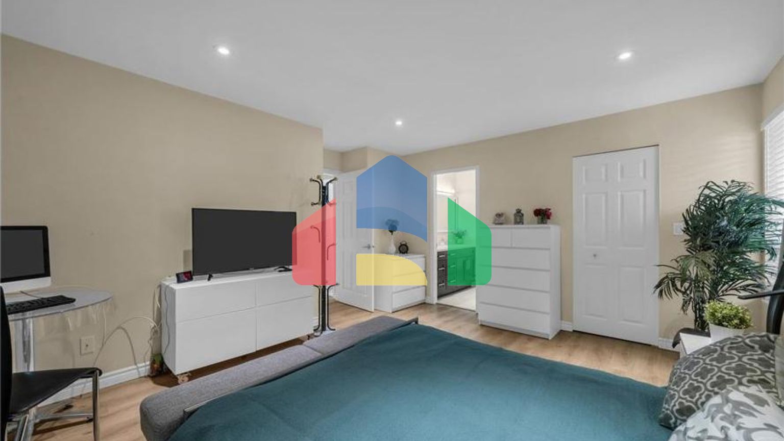 Residential - Condo/Apartment - Surrey, Canada - Canada