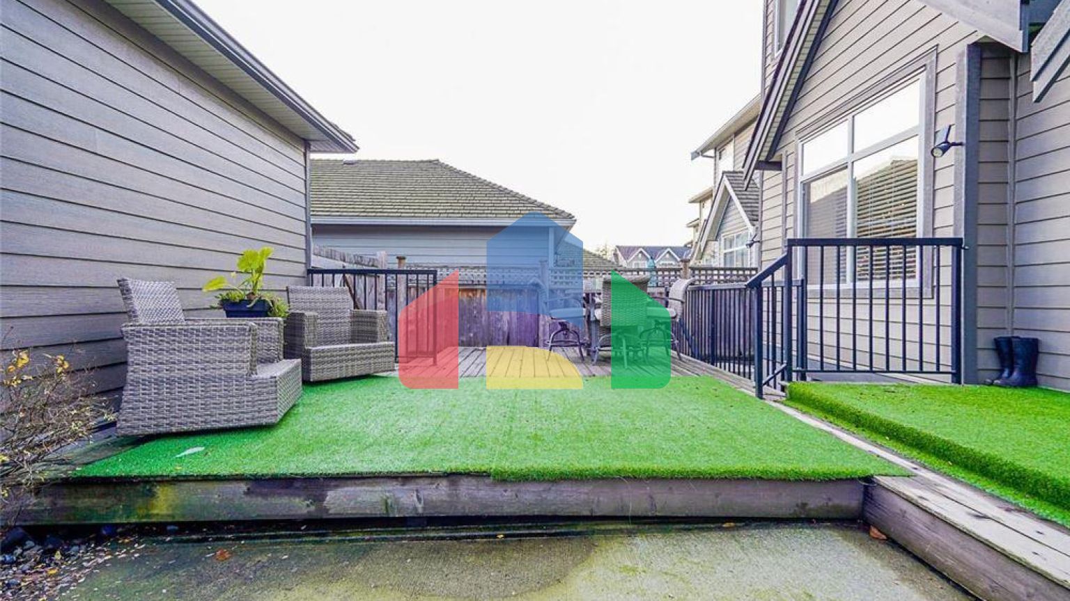 Residential - Single Family Home - Surrey, Canada - Canada