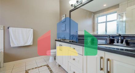 Residential - Single Family Home - Surrey, Canada - Canada