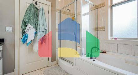 Residential - Single Family Home - Surrey, Canada - Canada