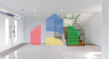 Residential - Single Family Home - Surrey, Canada - Canada