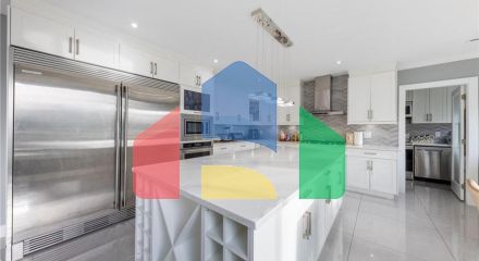 Residential - Single Family Home - Surrey, Canada - Canada