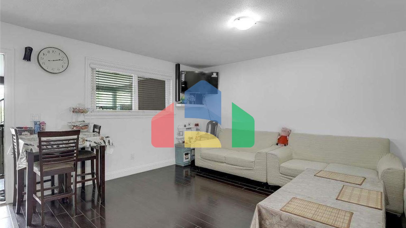 Residential - Single Family Home - Surrey, Canada - Canada