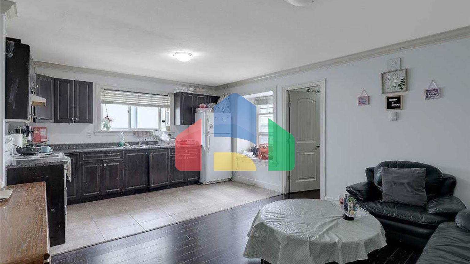 Residential - Single Family Home - Surrey, Canada - Canada