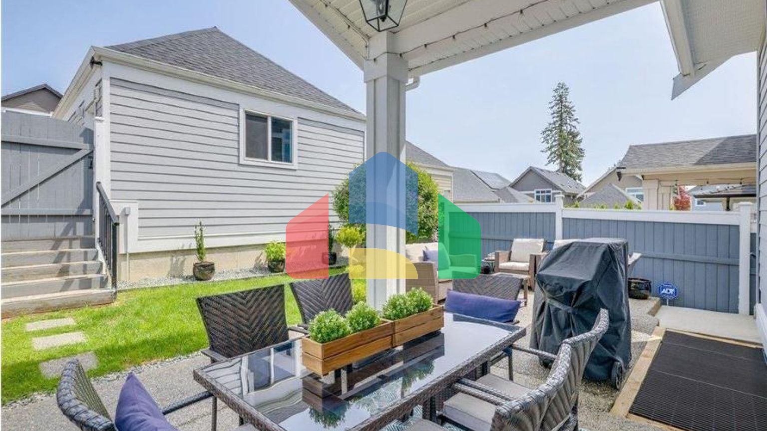 Residential - Single Family Home - Surrey, Canada - Canada