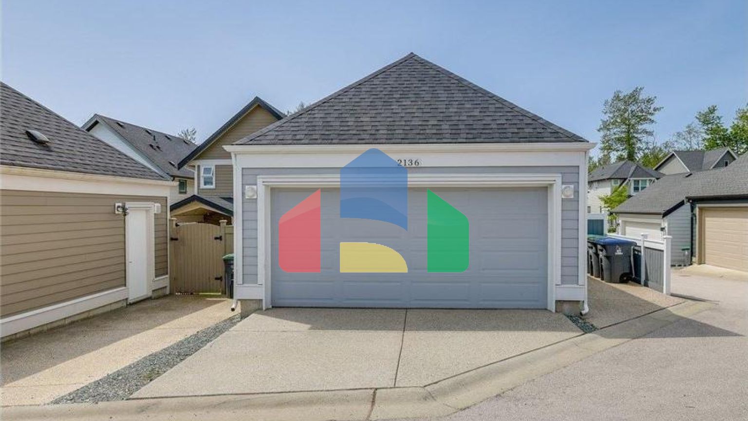 Residential - Single Family Home - Surrey, Canada - Canada