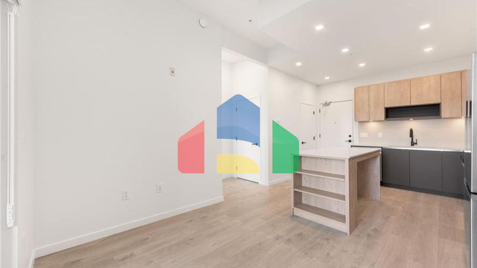 Residential - Condo/Apartment - Surrey, Canada - Canada