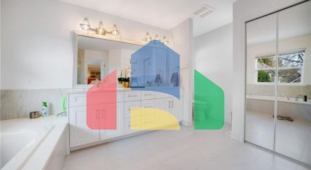 Residential - Single Family Home - Surrey, Canada - Canada