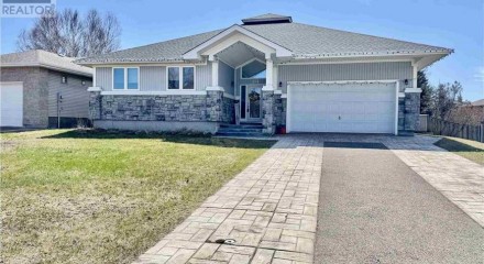 Residential - Single Family Home - Thunder Bay, Canada - Canada