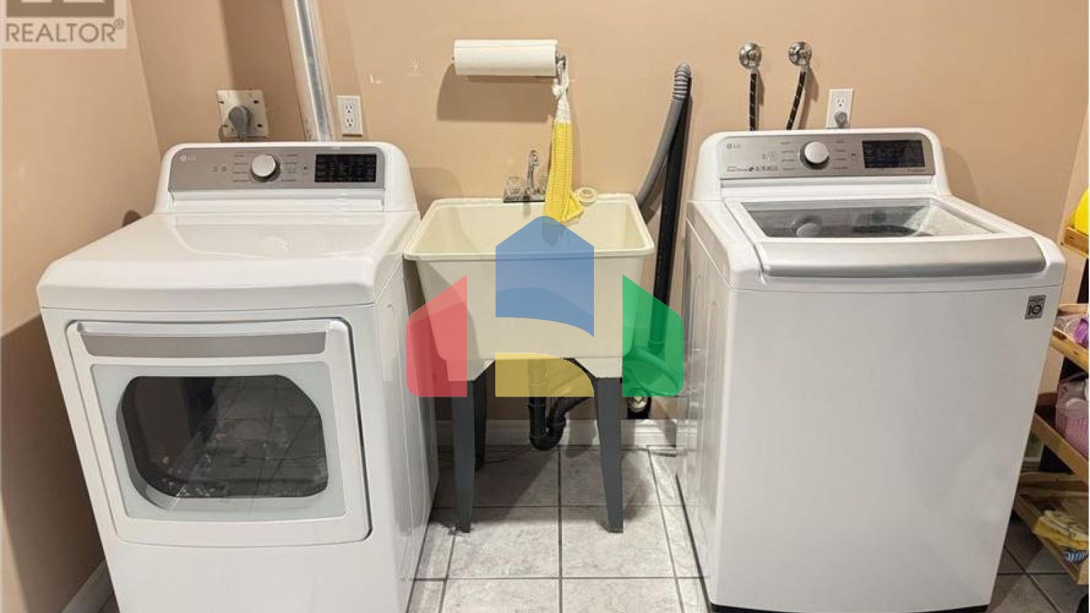 Residential - Single Family Home - Thunder Bay, Canada - Canada