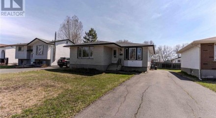 Residential - Single Family Home - Thunder Bay, Canada - Canada