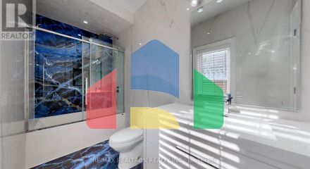 Residential - Single Family Home - Toronto, Canada - Canada