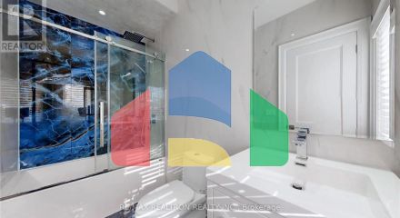 Residential - Single Family Home - Toronto, Canada - Canada