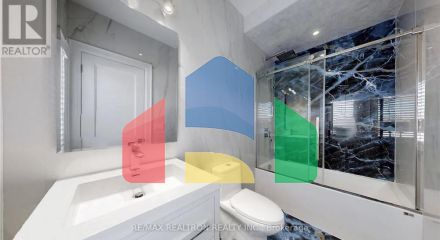 Residential - Single Family Home - Toronto, Canada - Canada