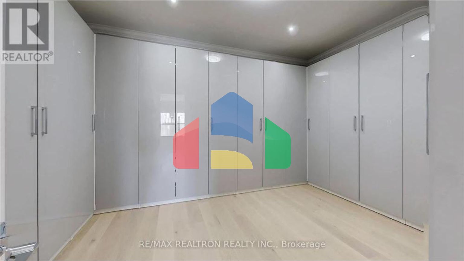 Residential - Single Family Home - Toronto, Canada - Canada