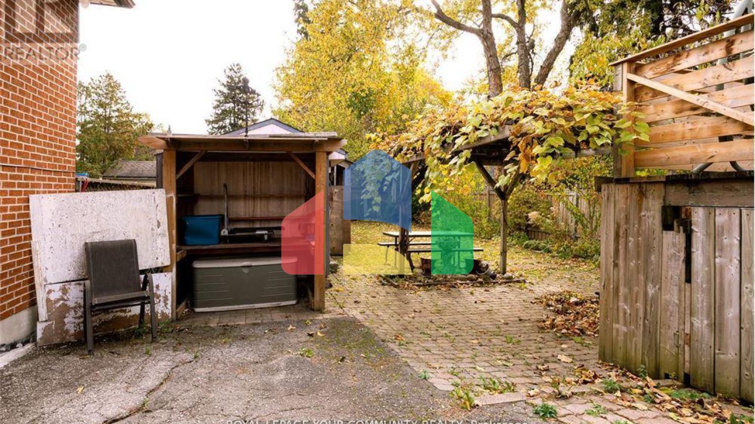 Residential - Single Family Home - Toronto, Canada - Canada