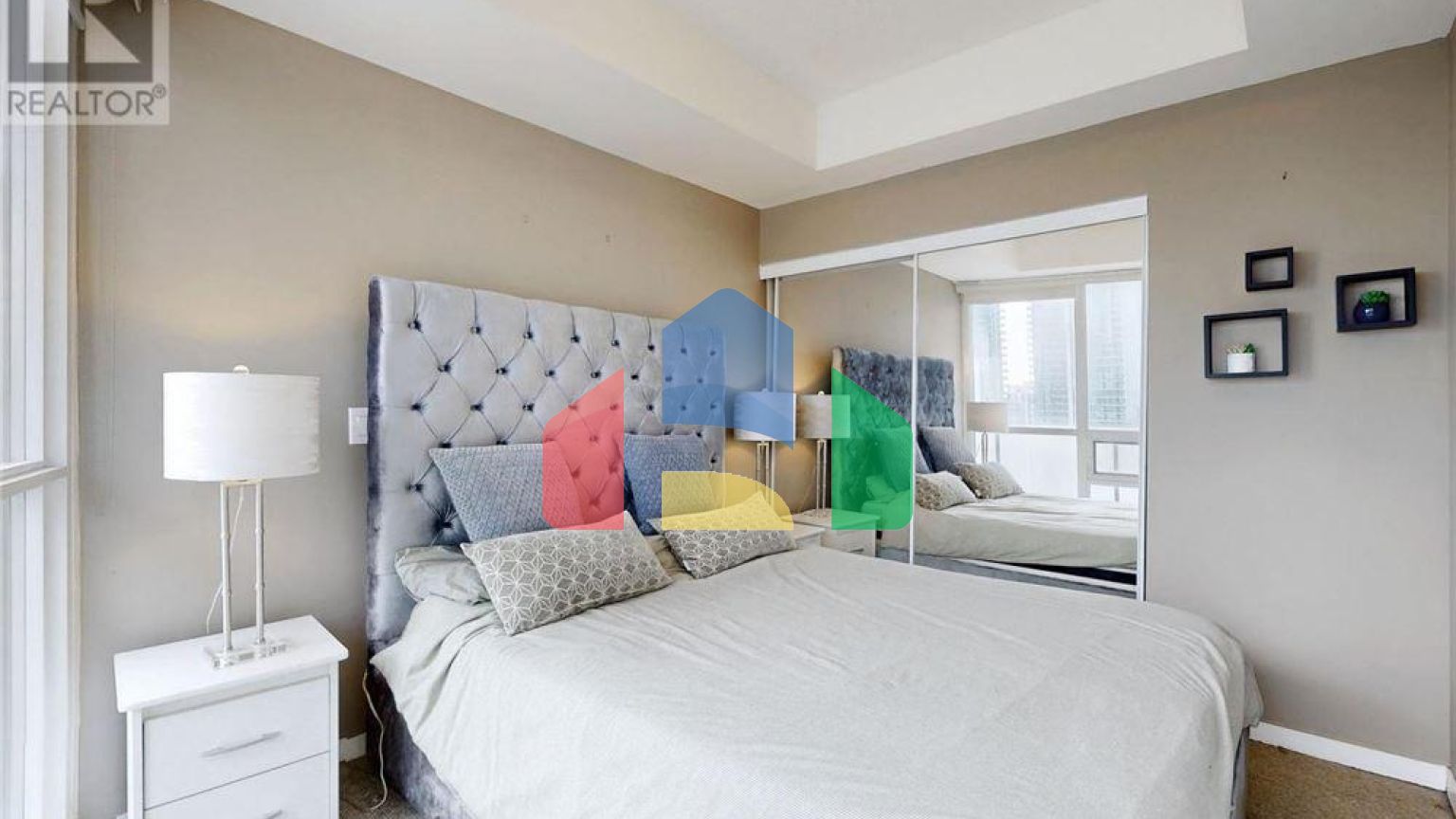 Residential - Condo/Apartment - Toronto, Canada - Canada