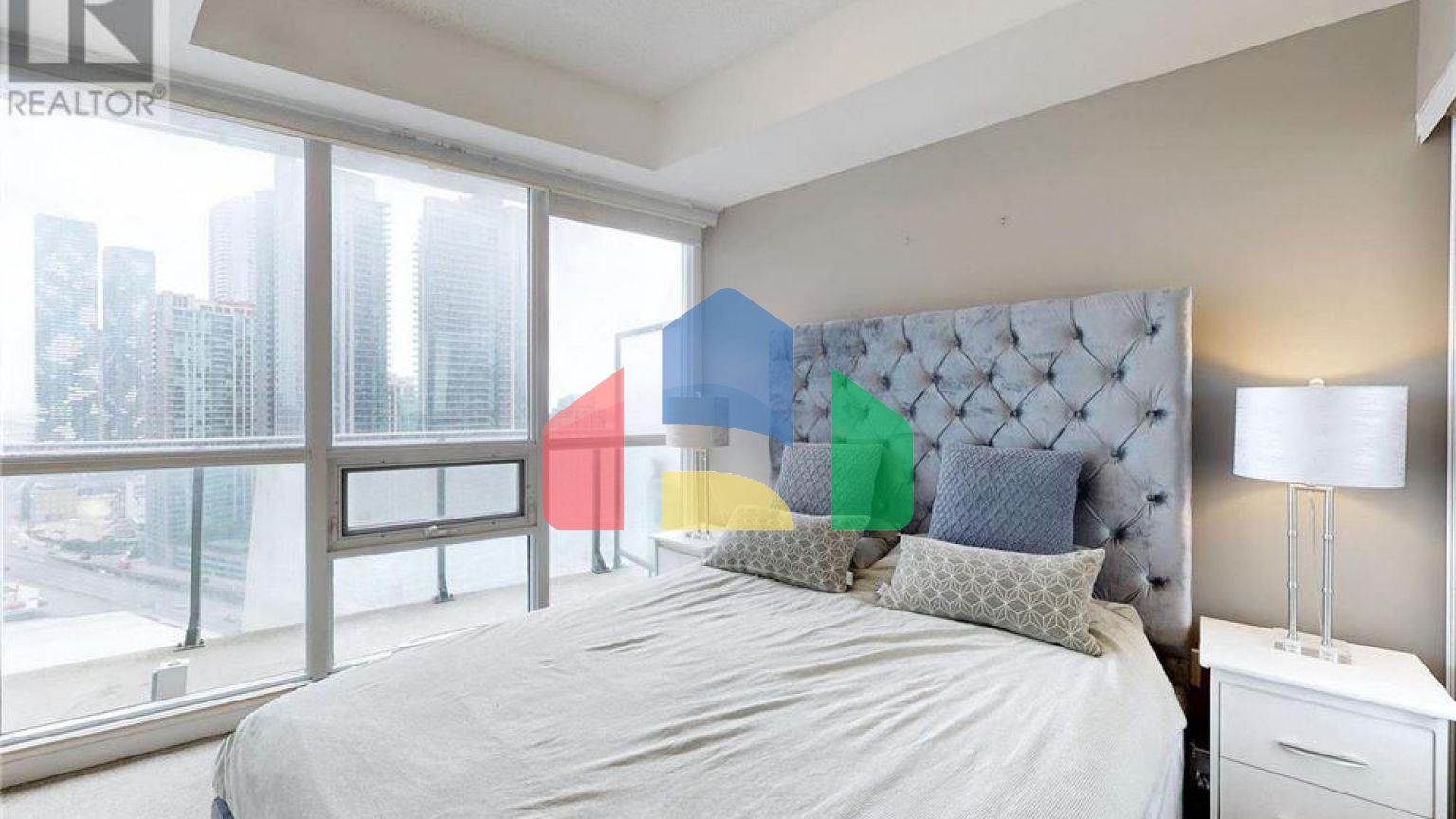 Residential - Condo/Apartment - Toronto, Canada - Canada