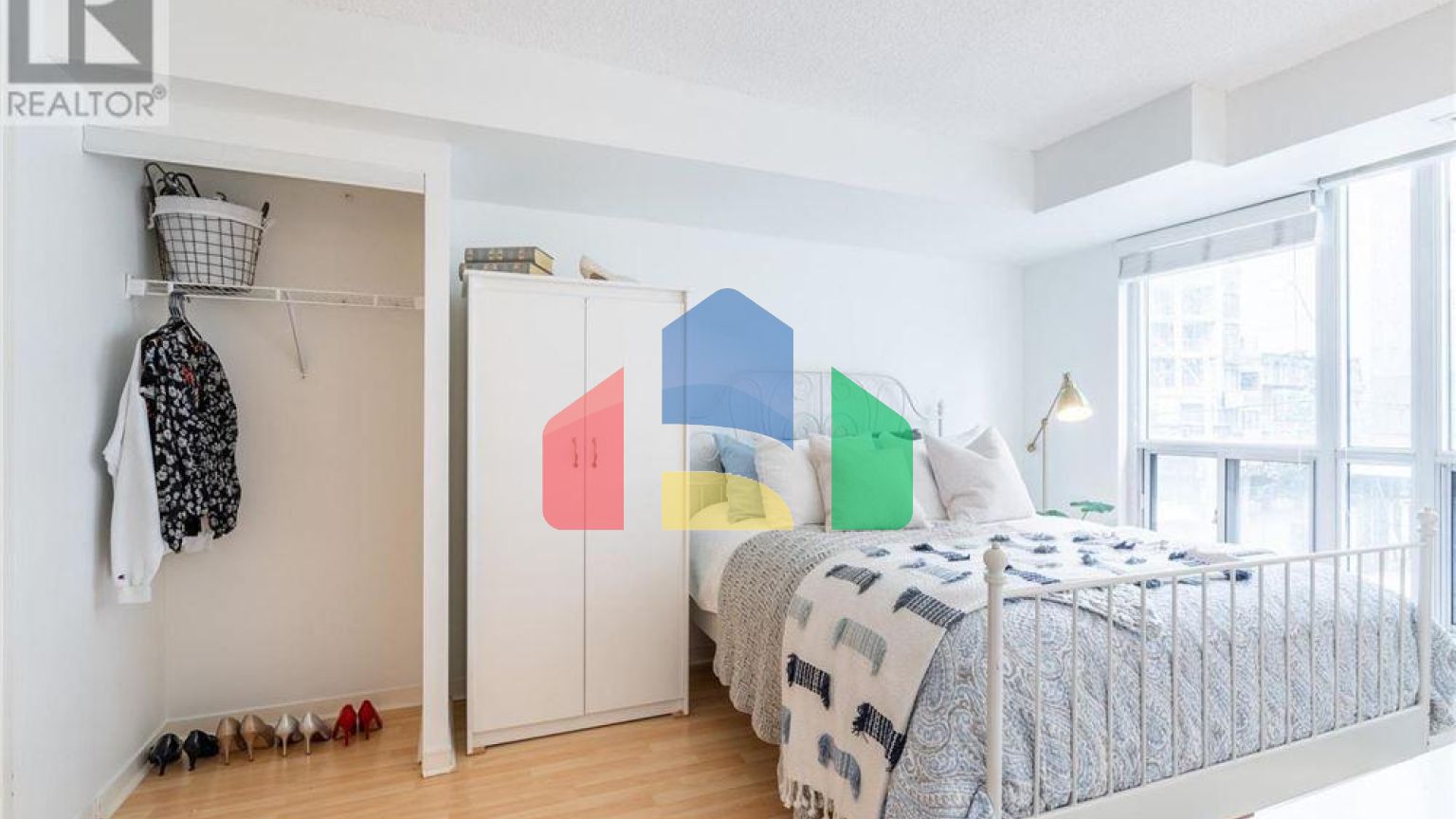 Residential - Condo/Apartment - Toronto, Canada - Canada