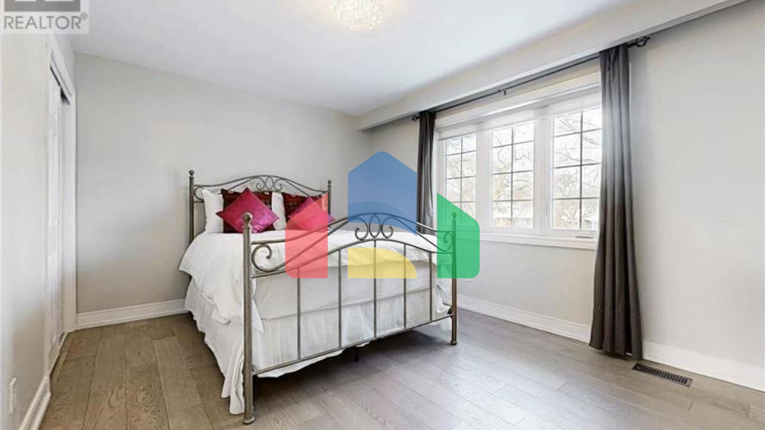 Residential - Single Family Home - Toronto, Canada - Canada