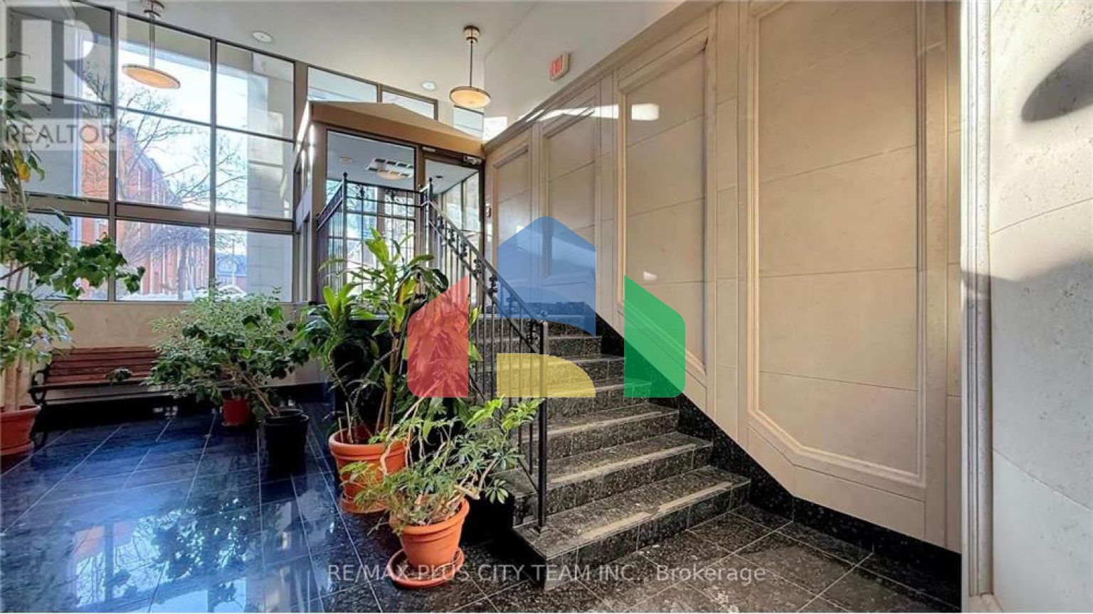 Residential - Single Family Home - Toronto, Canada - Canada