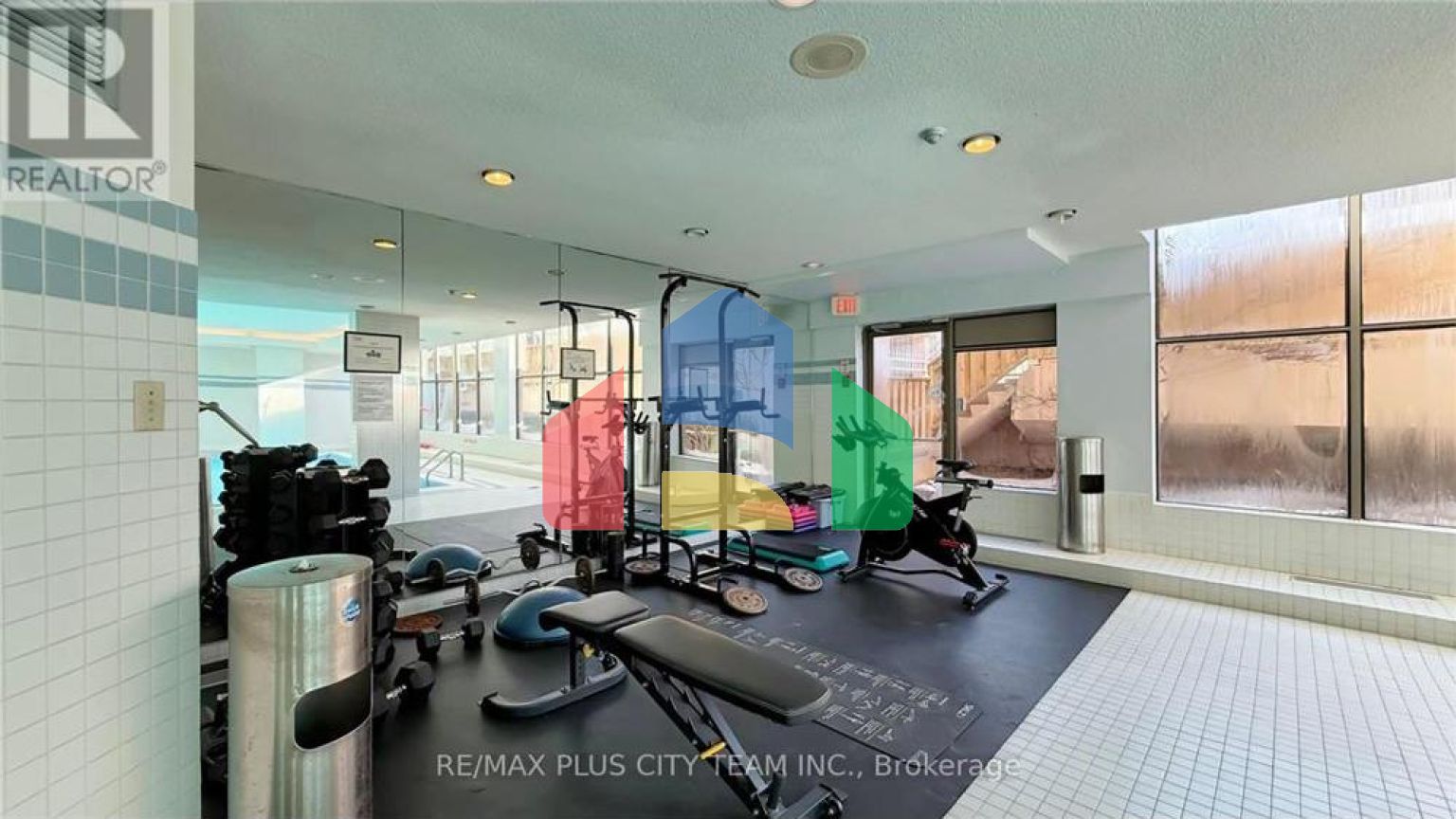 Residential - Single Family Home - Toronto, Canada - Canada