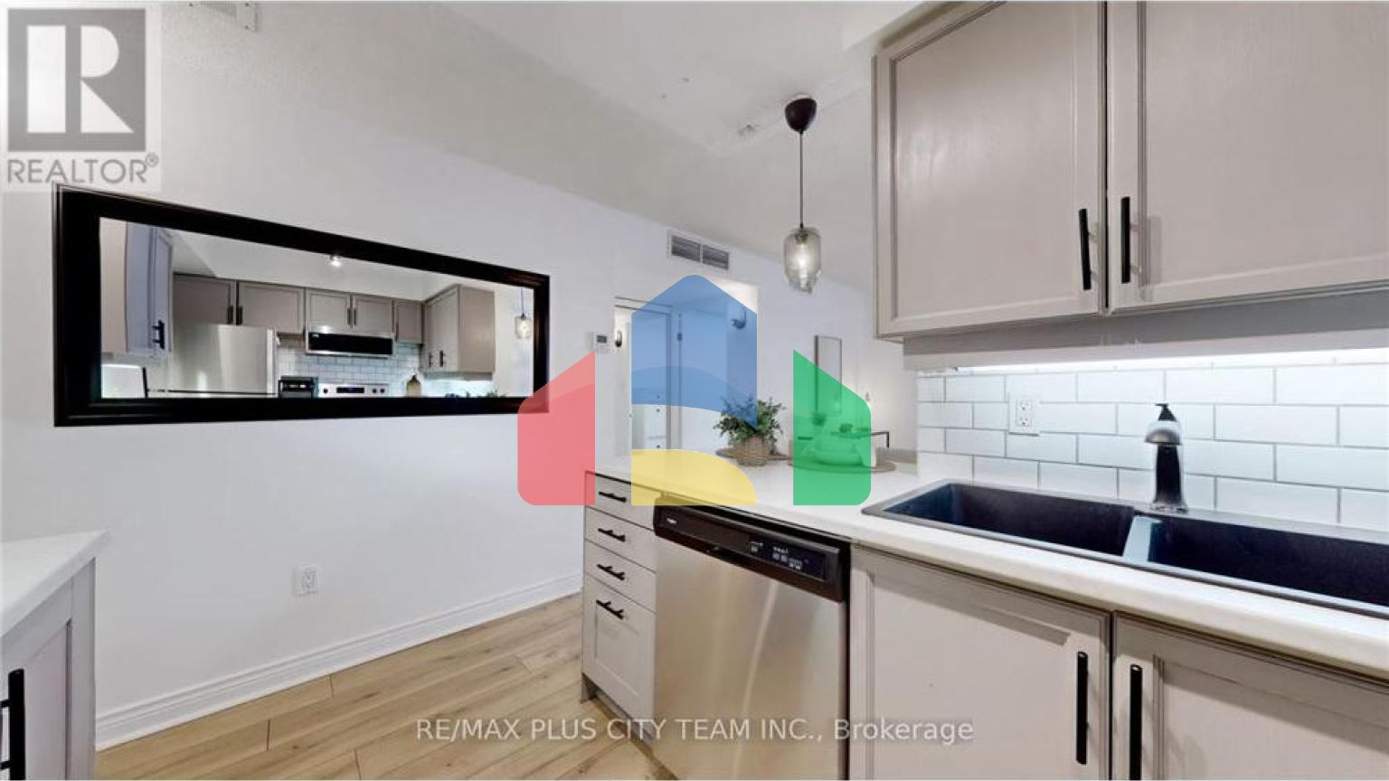 Residential - Single Family Home - Toronto, Canada - Canada