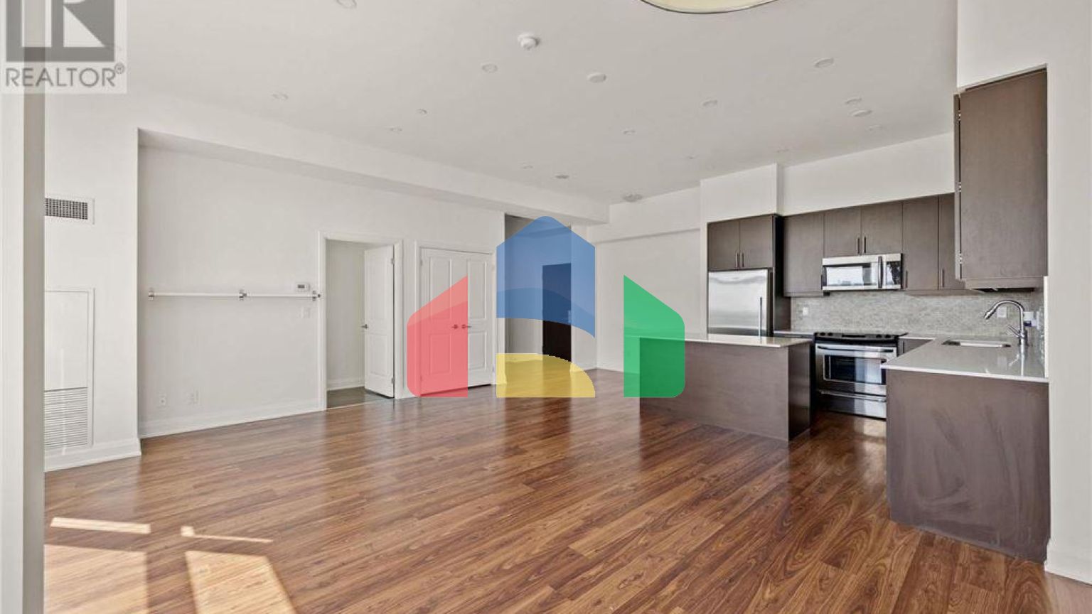 Residential - Single Family Home - Toronto, Canada - Canada