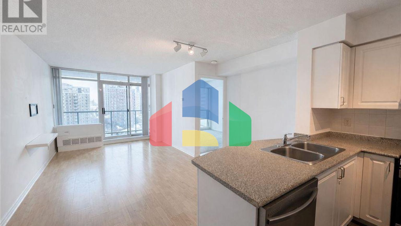 Residential - Single Family Home - Toronto, Canada - Canada