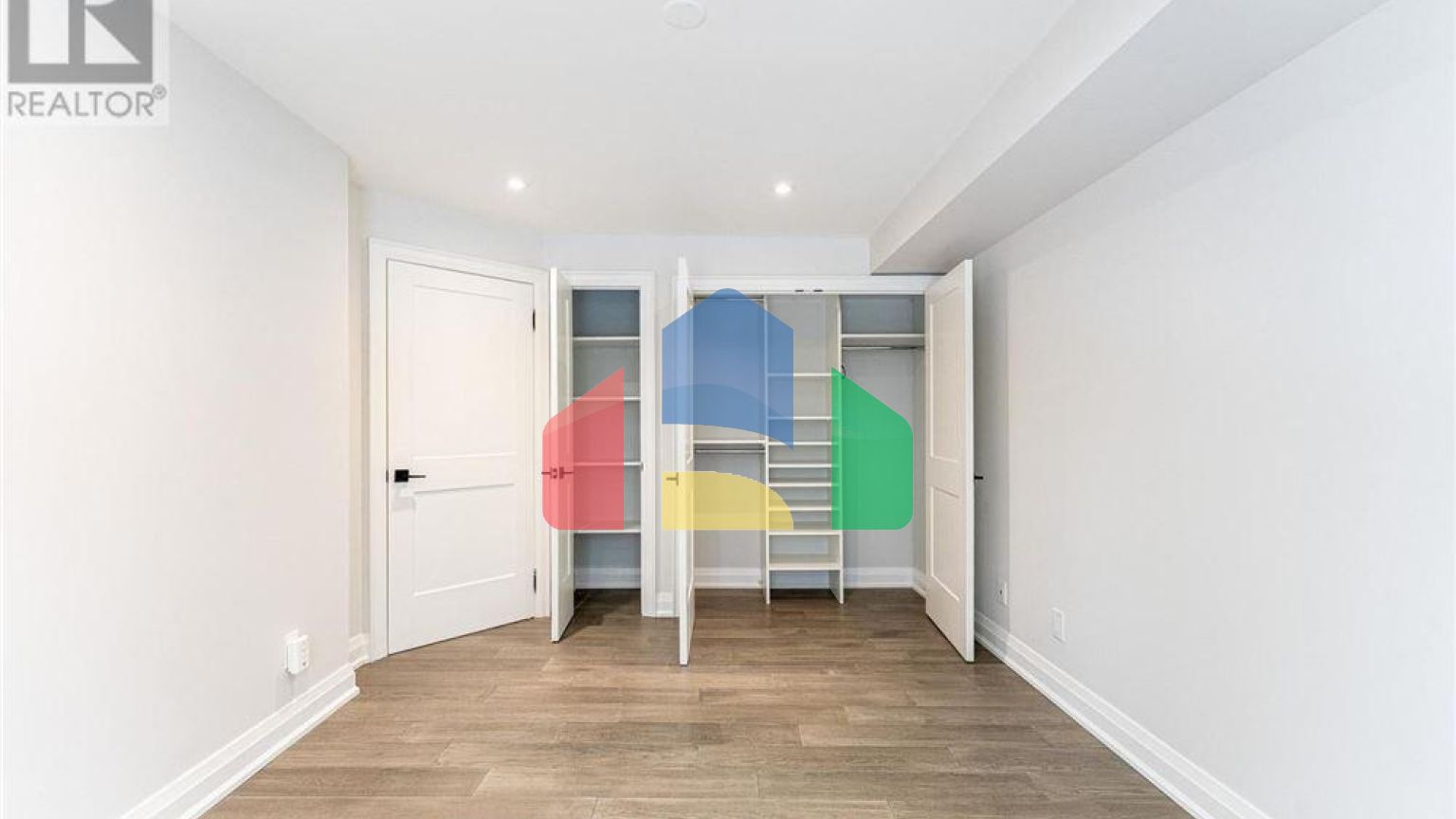 Residential - Single Family Home - Toronto, Canada - Canada