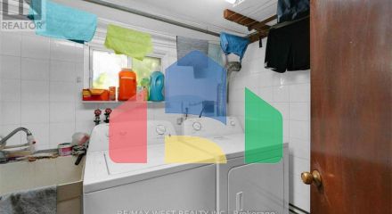 Residential - Single Family Home - Toronto, Canada - Canada