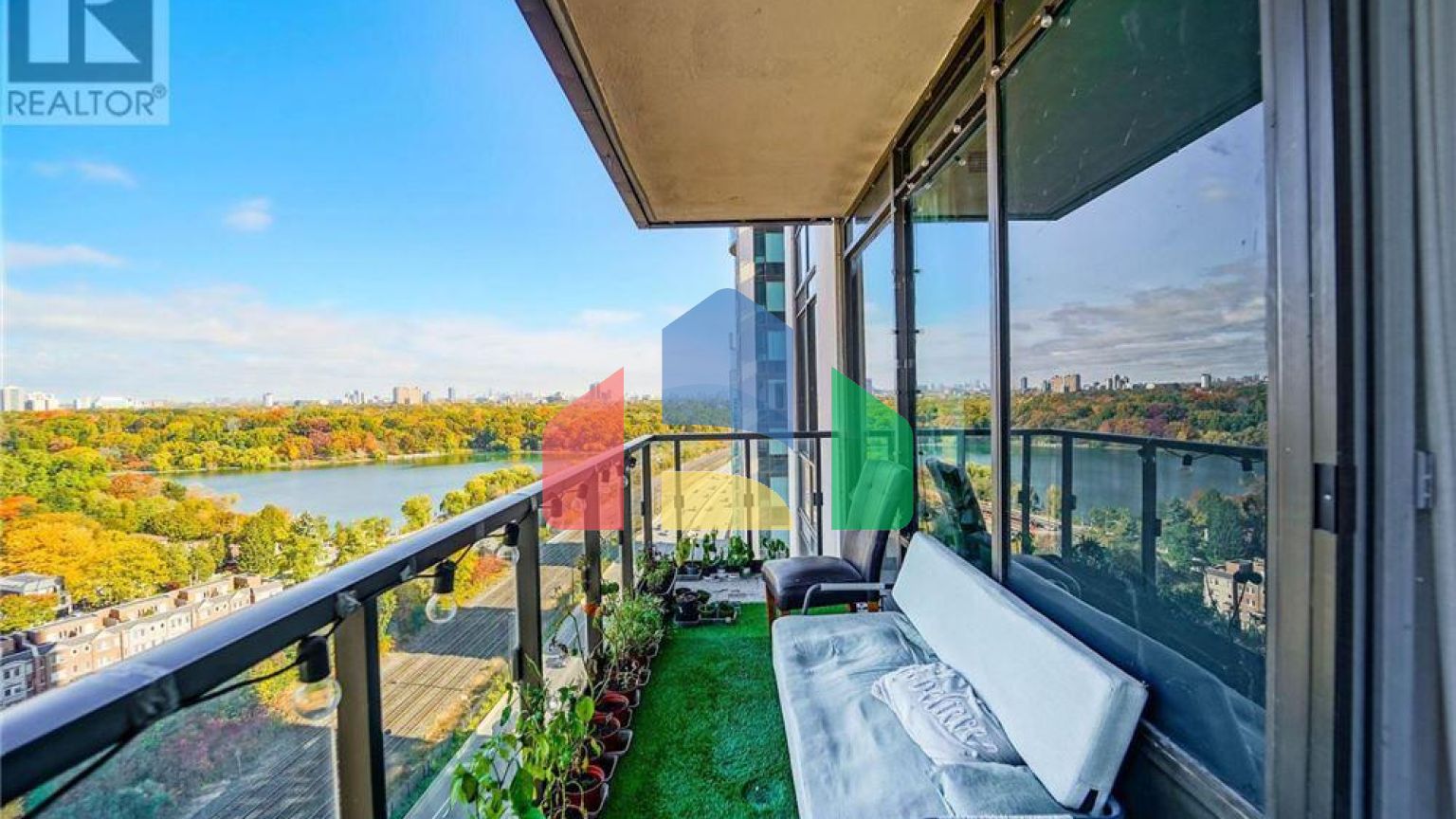 Residential - Single Family Home - Toronto, Canada - Canada