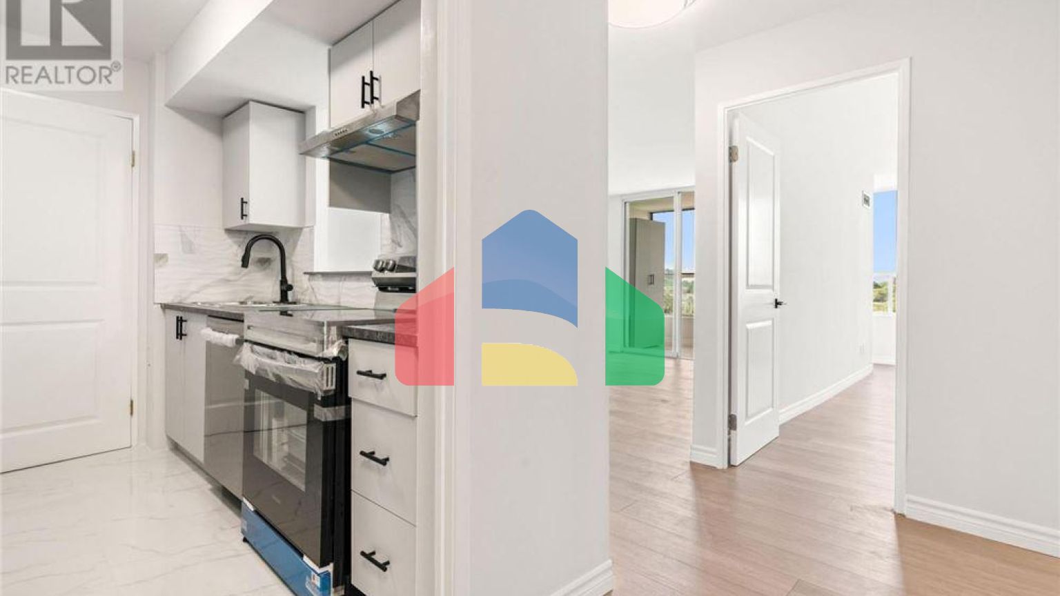 Residential - Single Family Home - Toronto, Canada - Canada