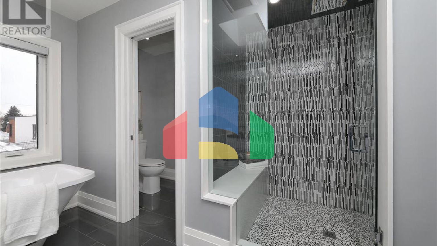 Residential - Single Family Home - Toronto, Canada - Canada