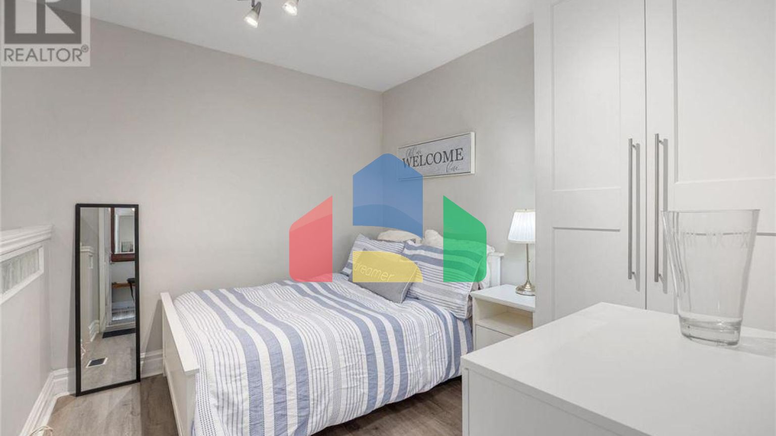 Residential - Single Family Home - Toronto, Canada - Canada