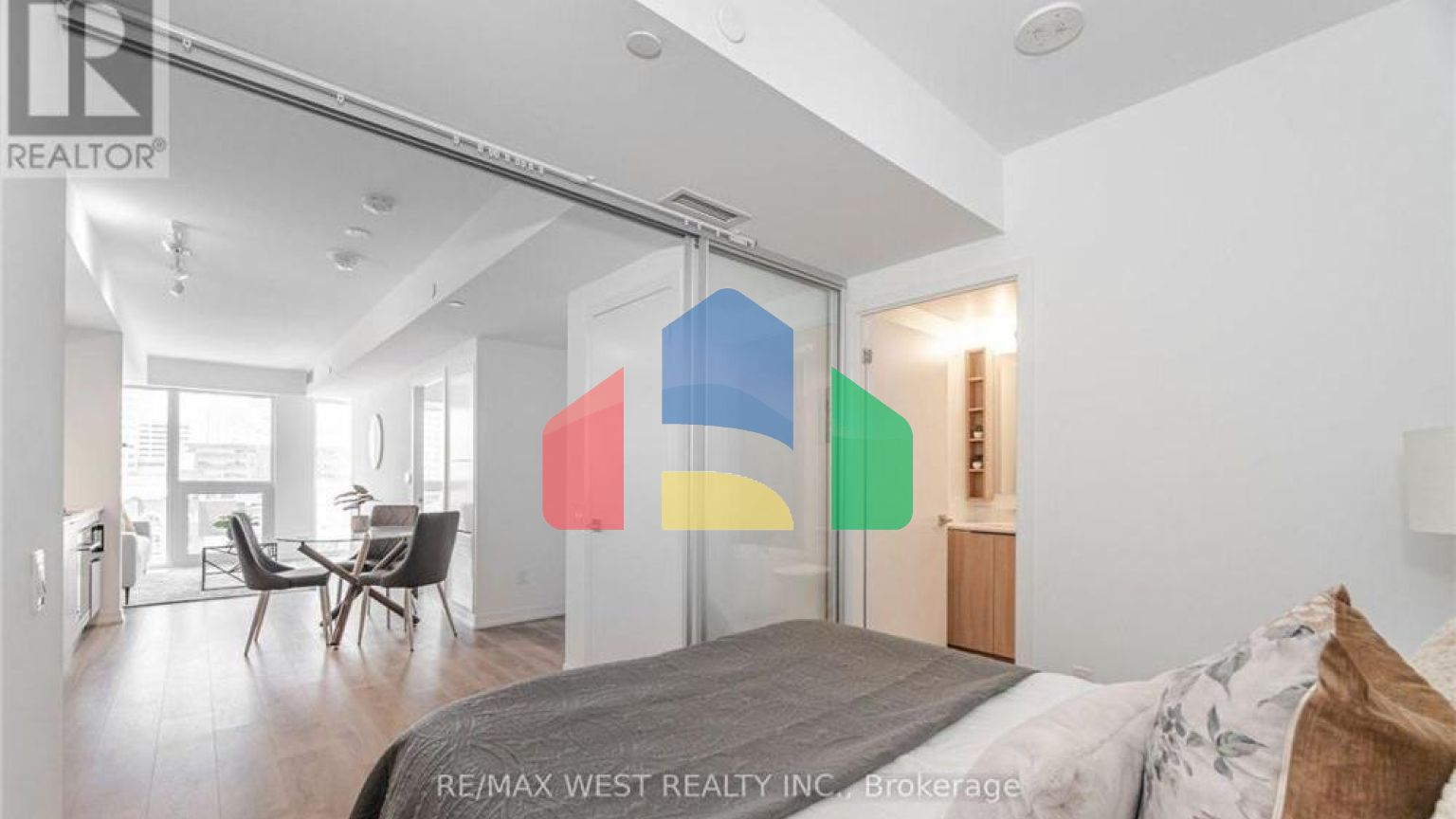 Residential - Single Family Home - Toronto, Canada - Canada