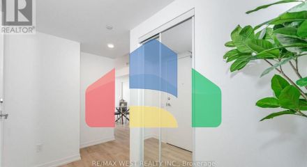 Residential - Single Family Home - Toronto, Canada - Canada