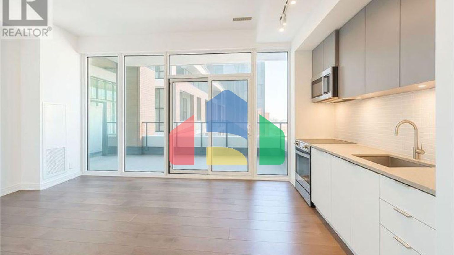 Residential - Single Family Home - Toronto, Canada - Canada