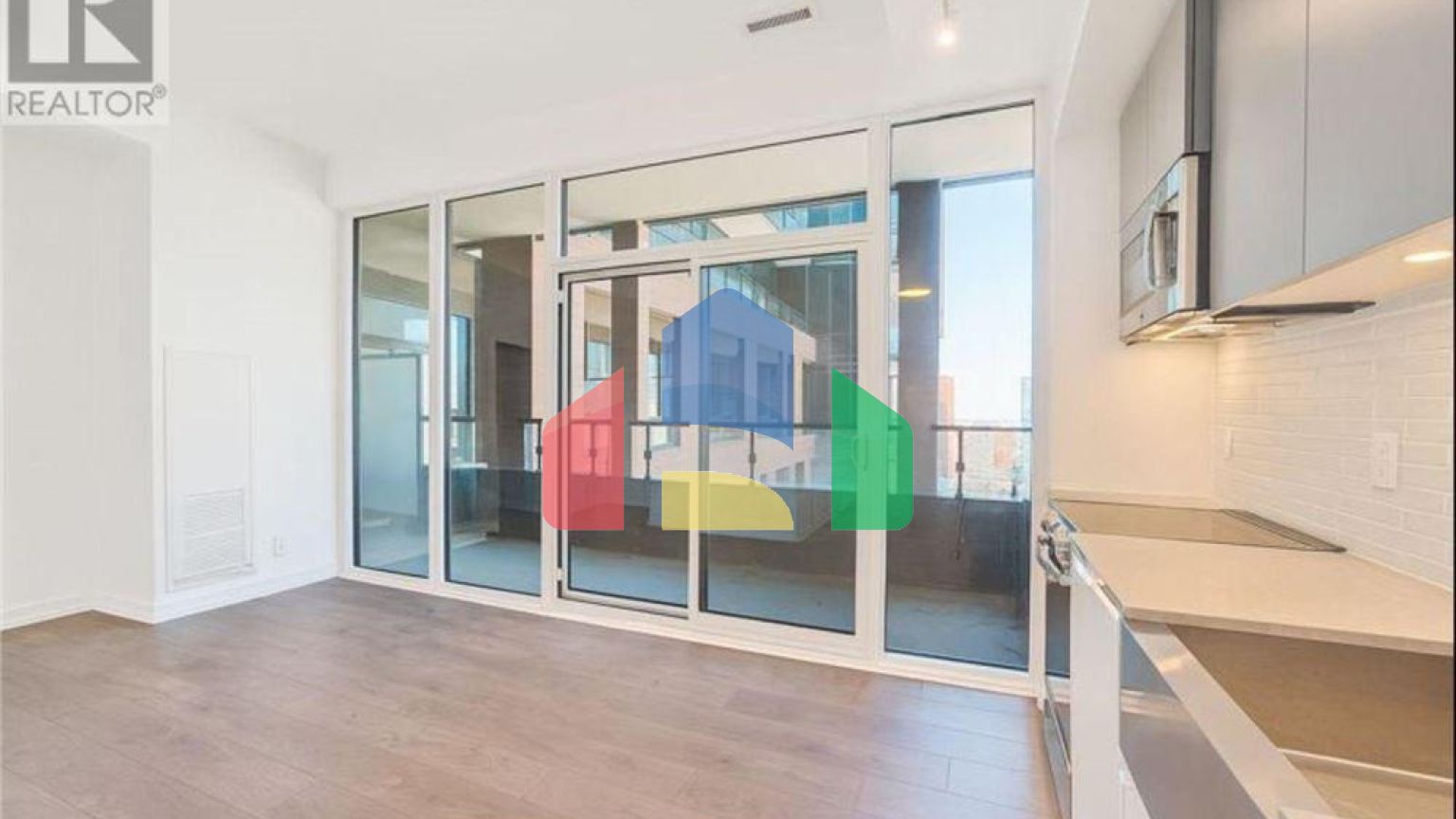 Residential - Single Family Home - Toronto, Canada - Canada