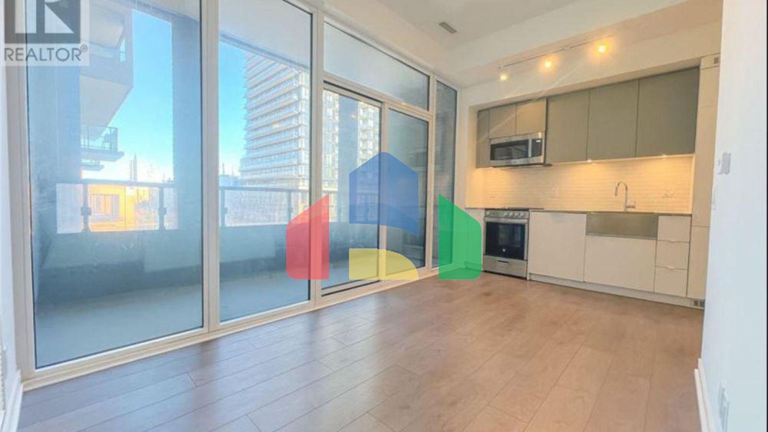 Residential - Single Family Home - Toronto, Canada - Canada