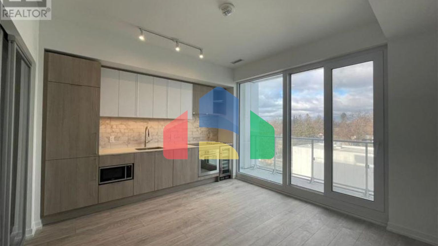 Residential - Single Family Home - Toronto, Canada - Canada