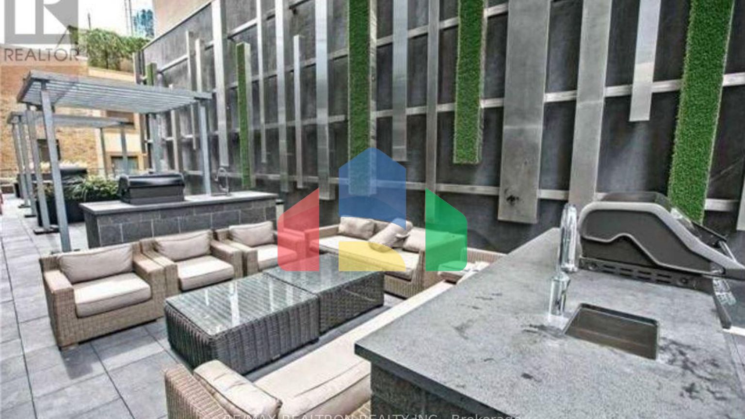 Residential - Single Family Home - Toronto, Canada - Canada