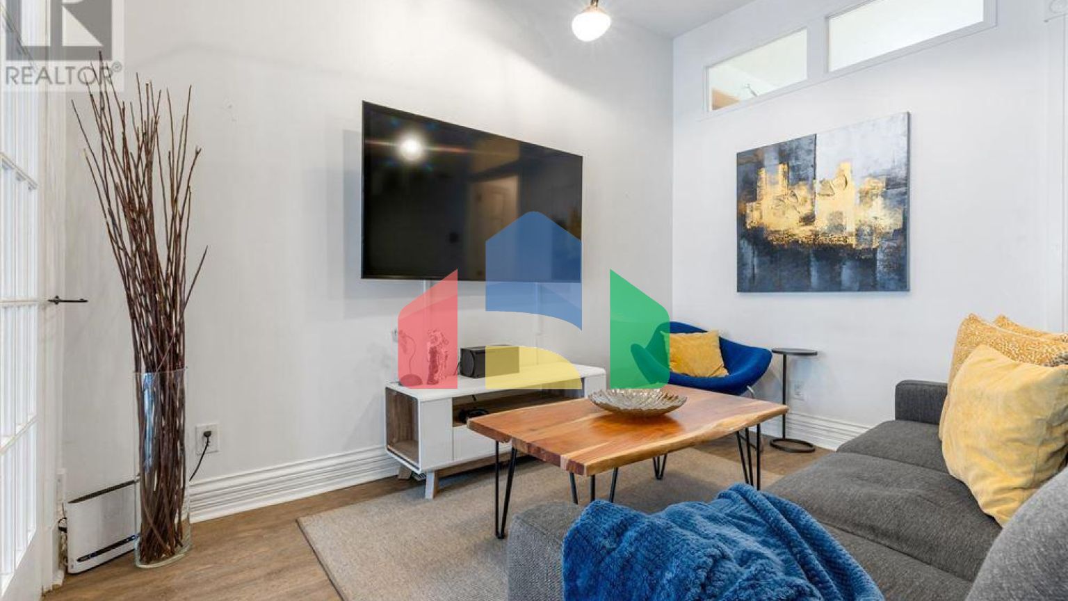 Residential - Single Family Home - Toronto, Canada - Canada