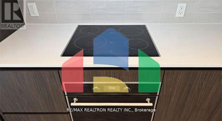 Residential - Single Family Home - Toronto, Canada - Canada